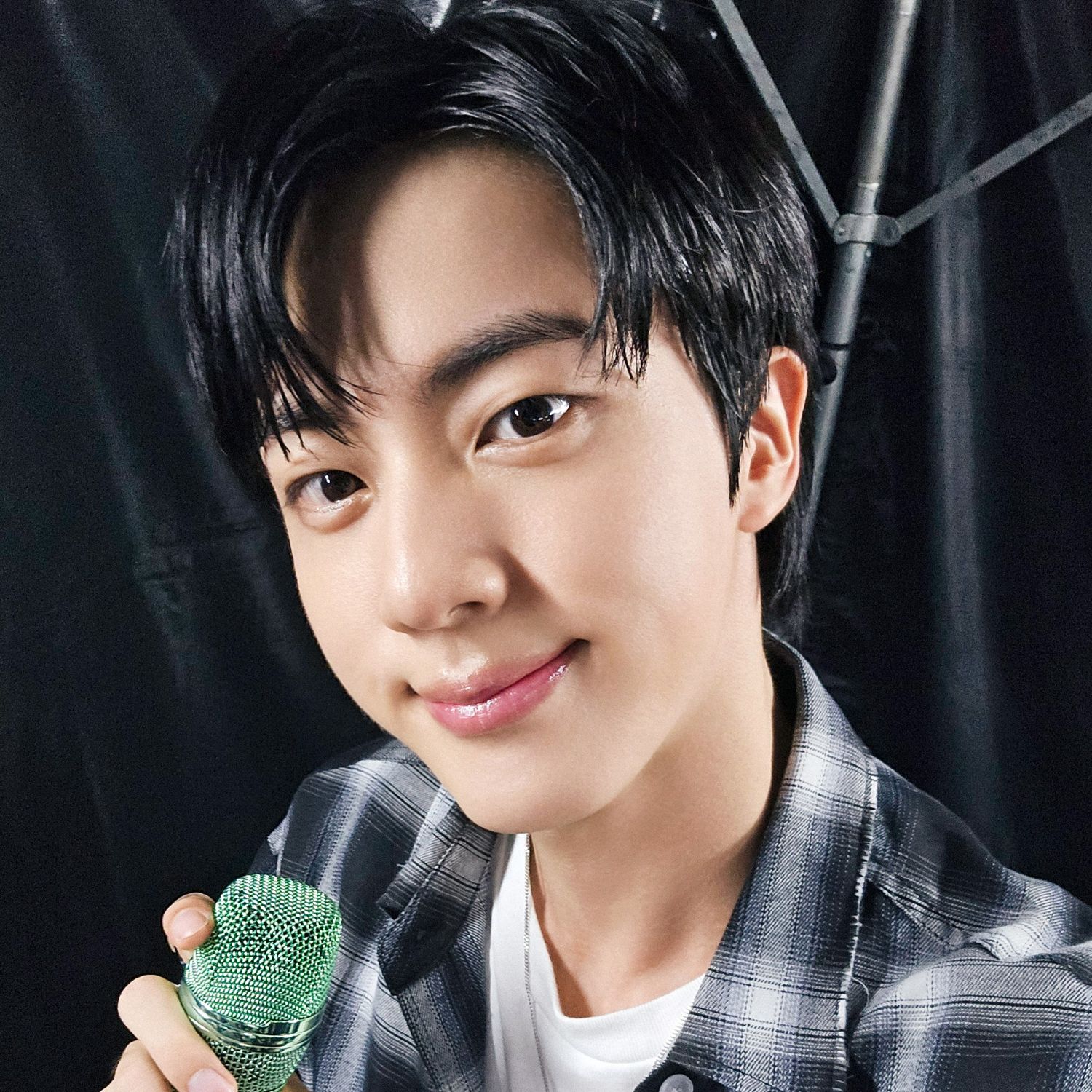 Potret di balik layar Jin (BTS)