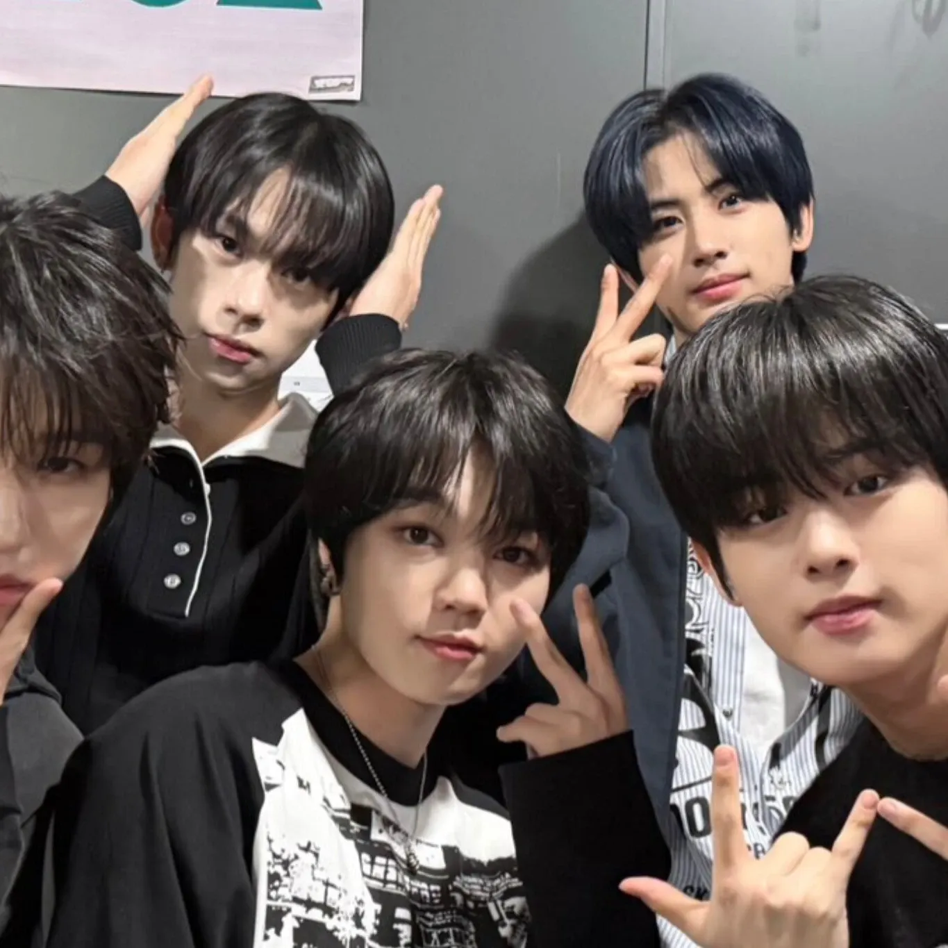 Behind-the-scenes cut of YOUNITE