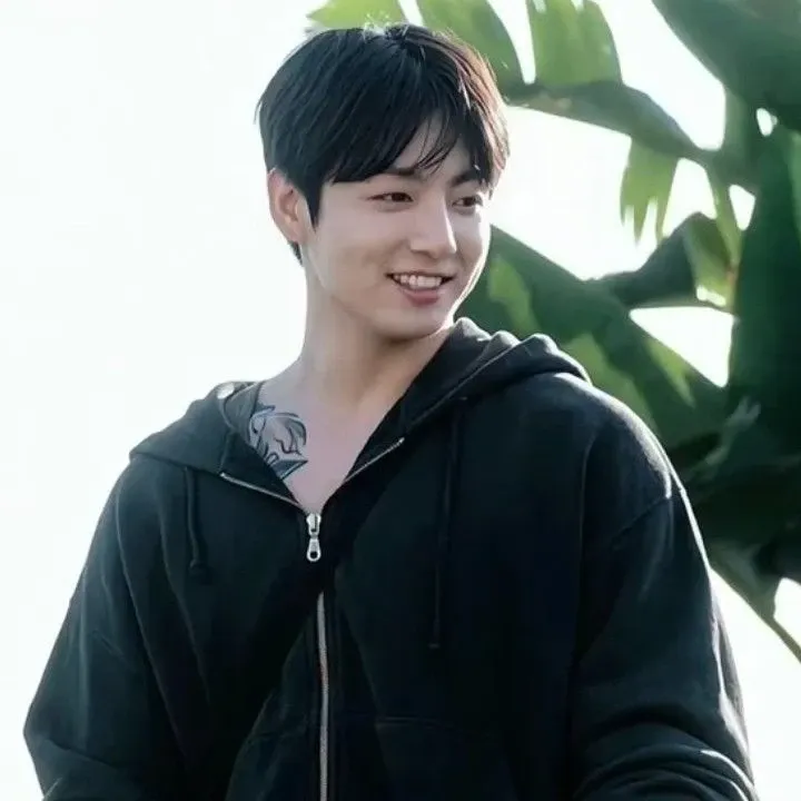 Foto aktivitas terbaru Jungkook (BTS)