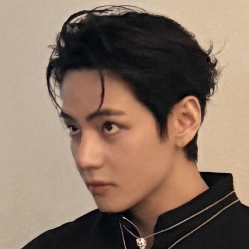 V (防弹少年团)的最新活动照片