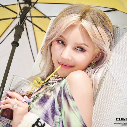 小娟 (i-dle)的幕後花絮