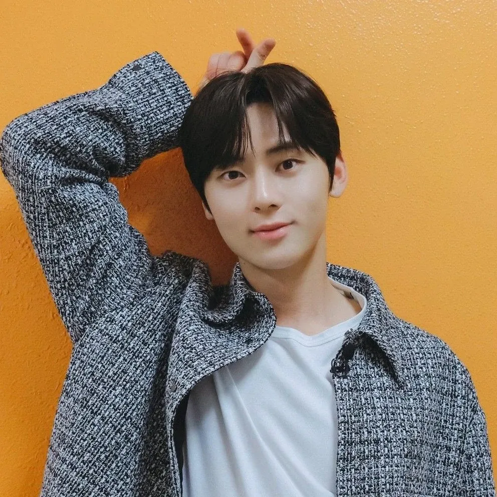 A moment captured by Hwang Minhyun's fan