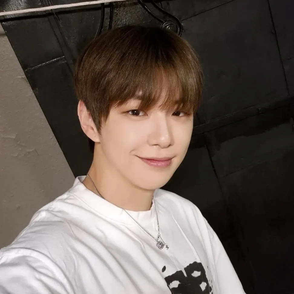 강다니엘의 비하인드 컷