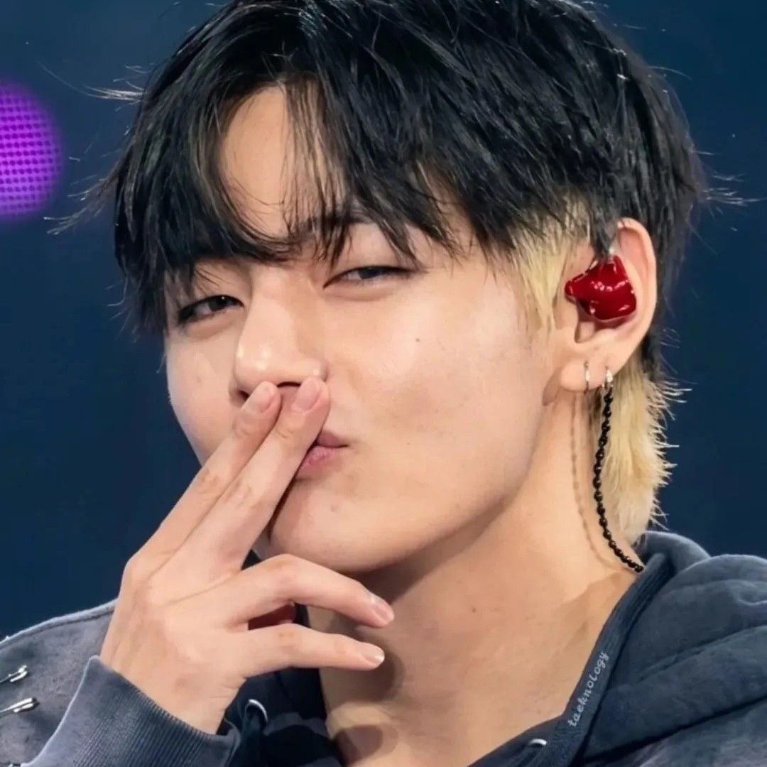 A moment captured by V (BTS)'s fan