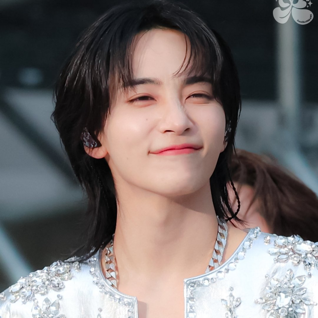 Recent activity shot of Jeonghan (SEVENTEEN)