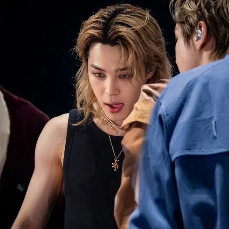 Foto aktivitas terbaru Jimin (BTS)