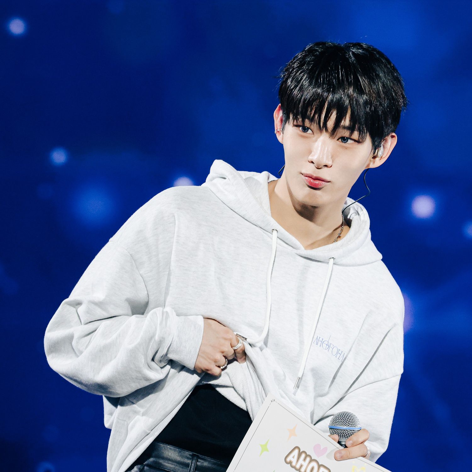 A moment captured by Steven (AHOF)'s fan