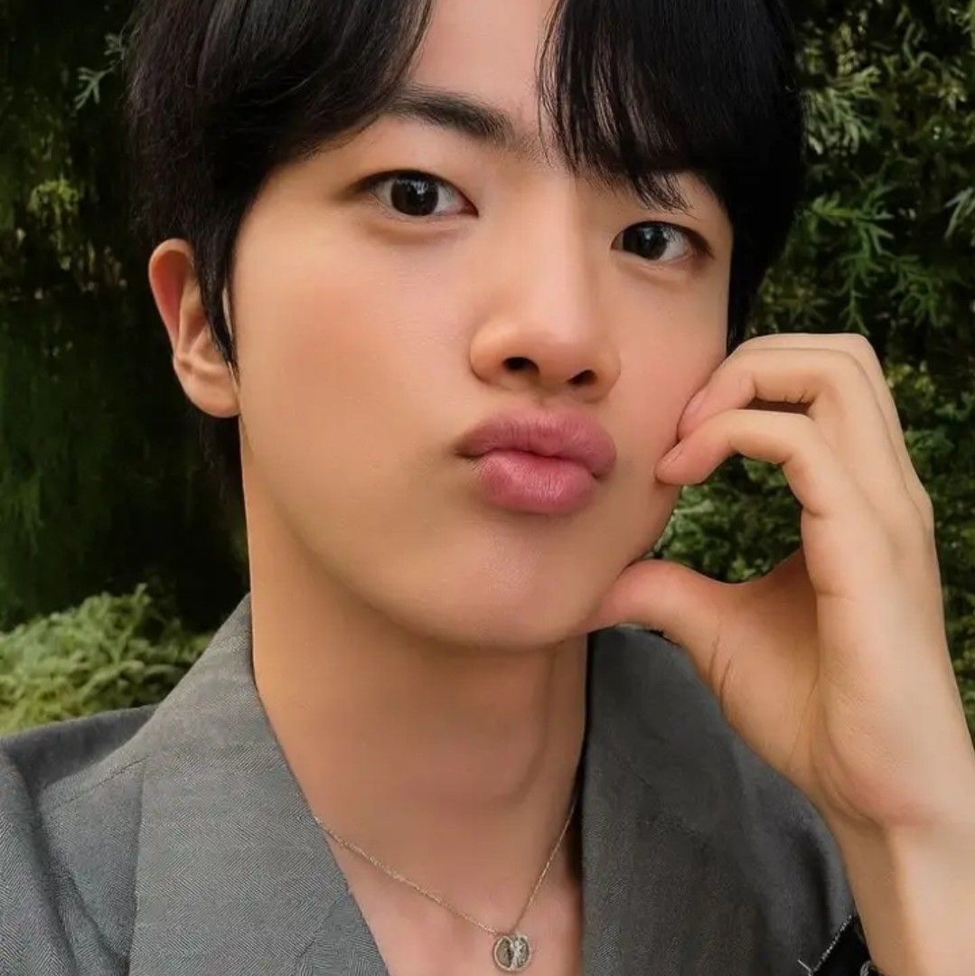 Behind-the-scenes cut of Jin (BTS)