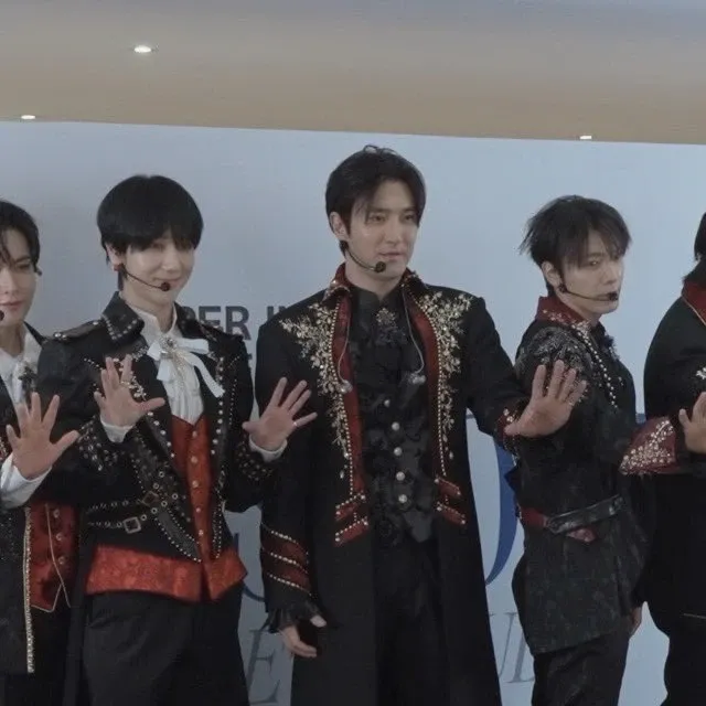Foto aktivitas terbaru Super Junior