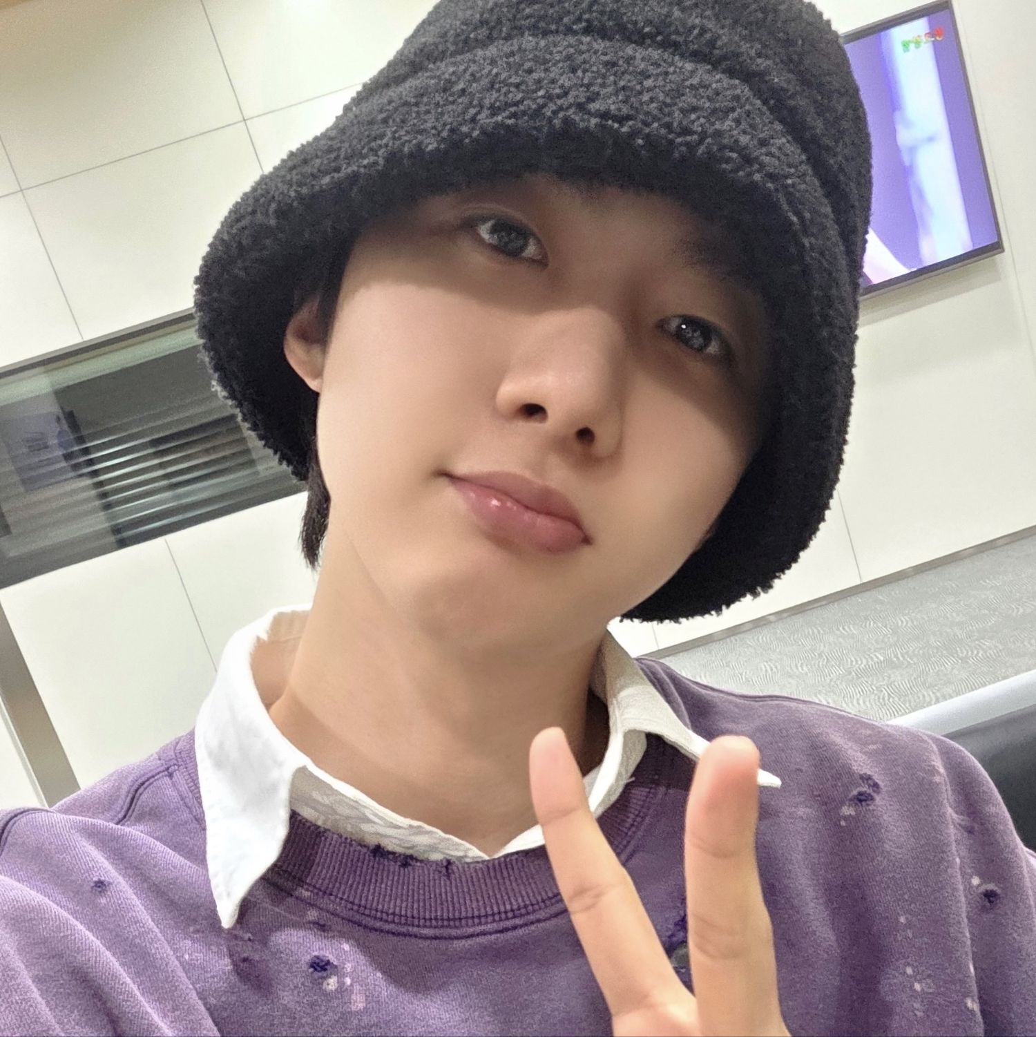 A moment captured by Hui (PENTAGON)'s fan