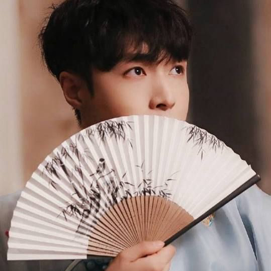 Recent activity shot of Lay (EXO)