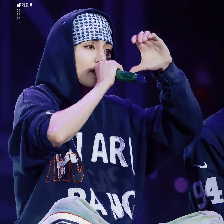 뷔 (방탄소년단) 최근 활동샷
