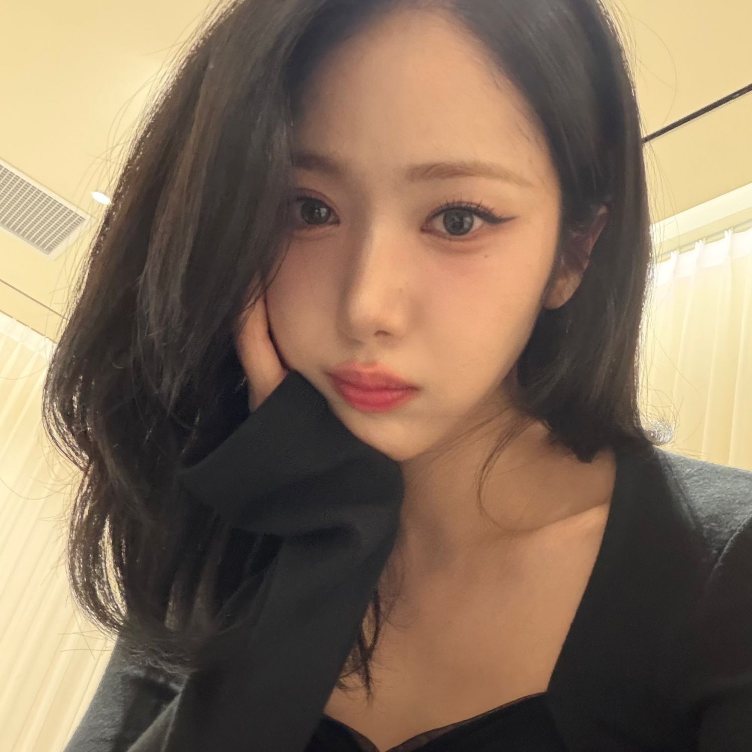 Behind-the-scenes cut of VIVIZ