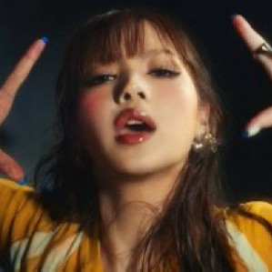 Foto aktivitas terbaru Lisa (BLACKPINK)
