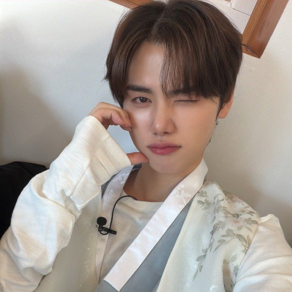 Popular profile image of Minhee (CRAVITY) selected by votes