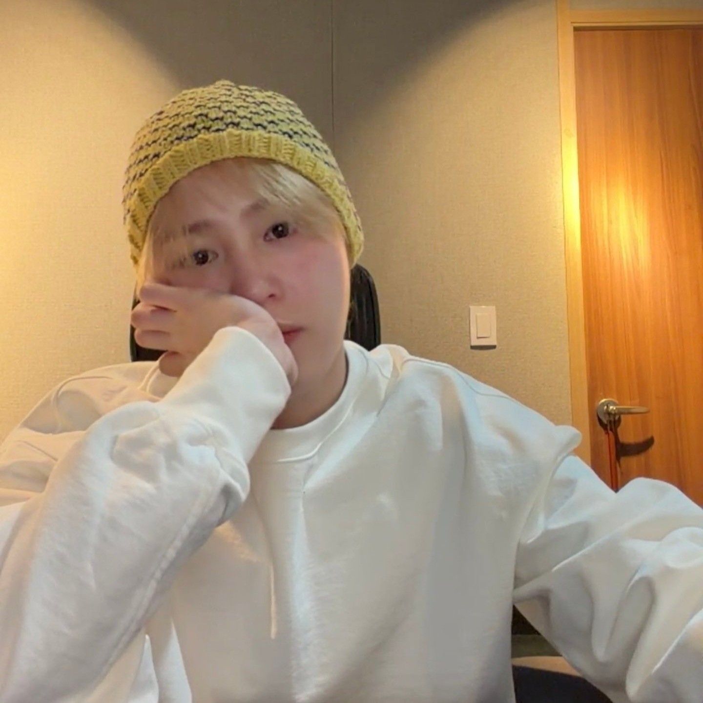 Behind-the-scenes cut of Ha Sungwoon