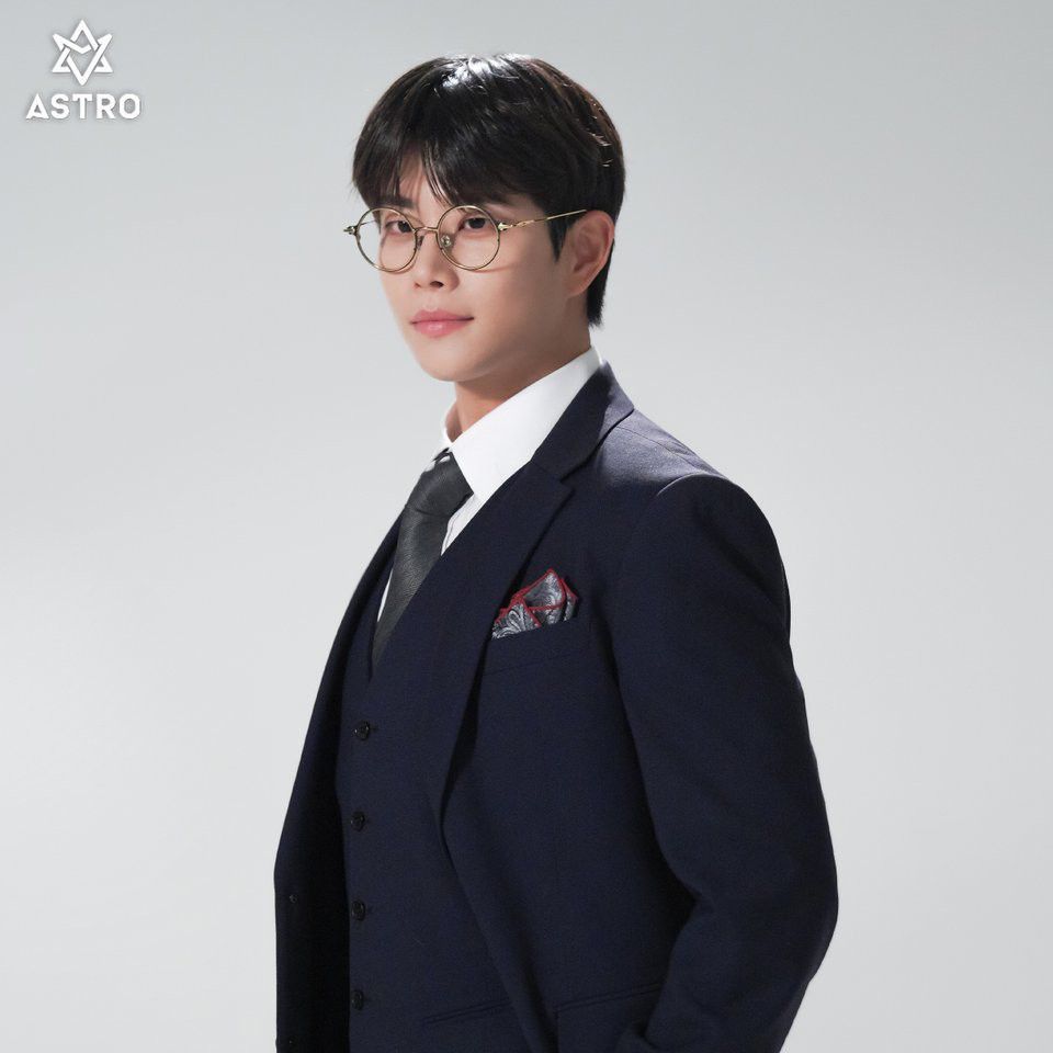 A moment captured by MJ (ASTRO)'s fan