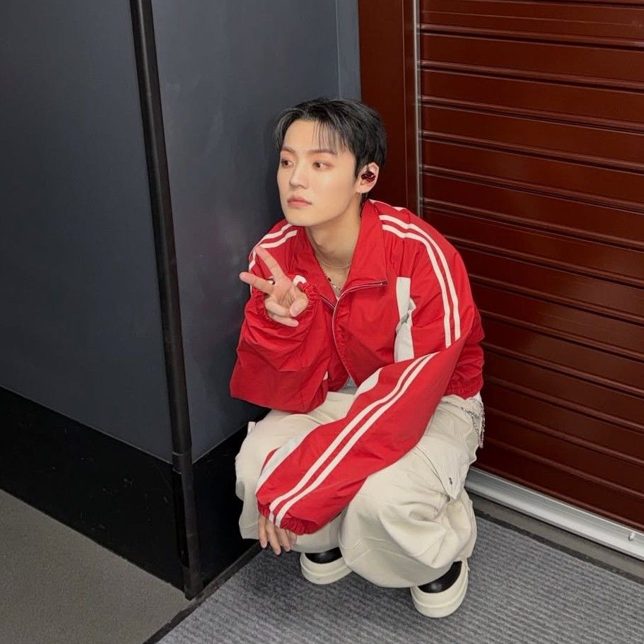 A moment captured by Chan (A.C.E)'s fan