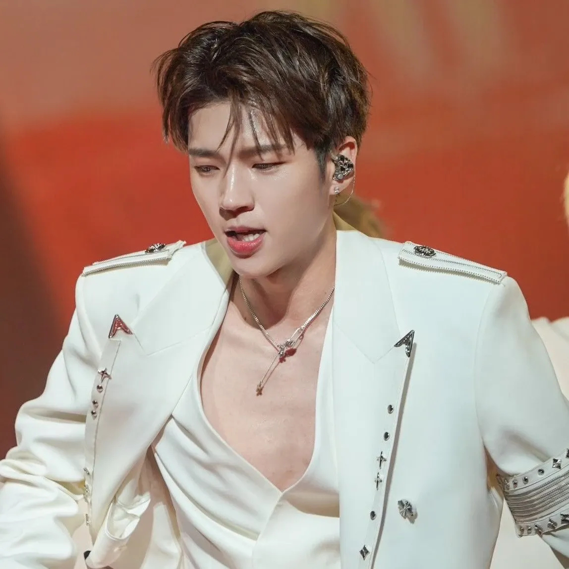 A moment captured by Woohyun (INFINITE)'s fan