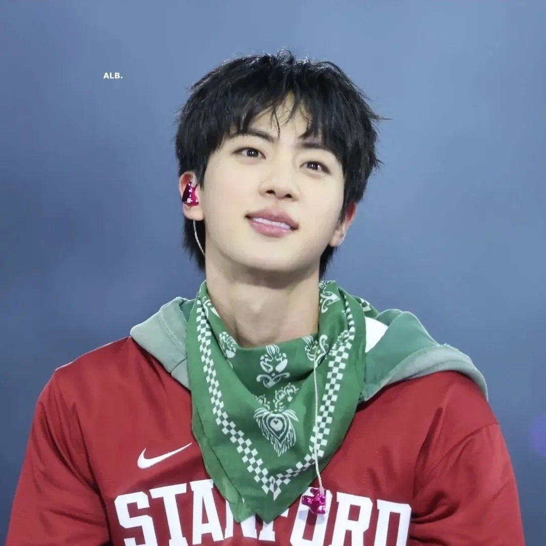 Momen yang diabadikan oleh penggemar Jin (BTS)