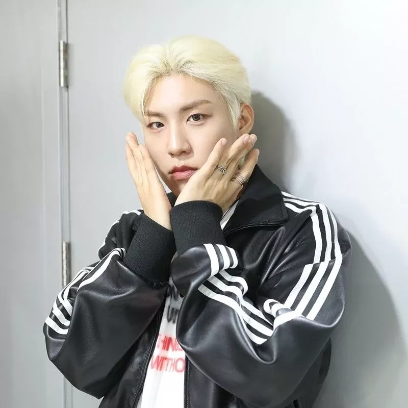 Behind-the-scenes cut of Park Woojin (AB6IX)