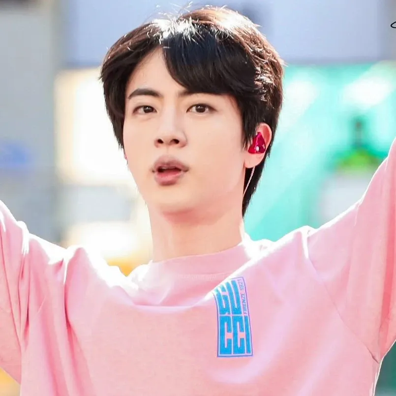 Foto aktivitas terbaru Jin (BTS)