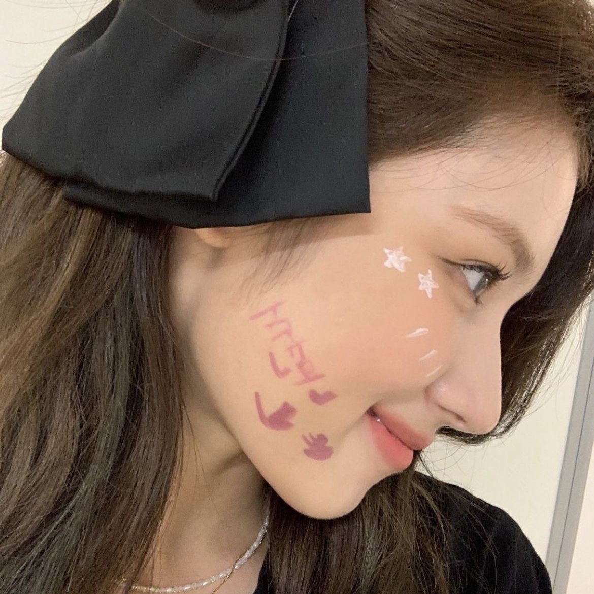 Foto aktivitas terbaru Sana (TWICE)