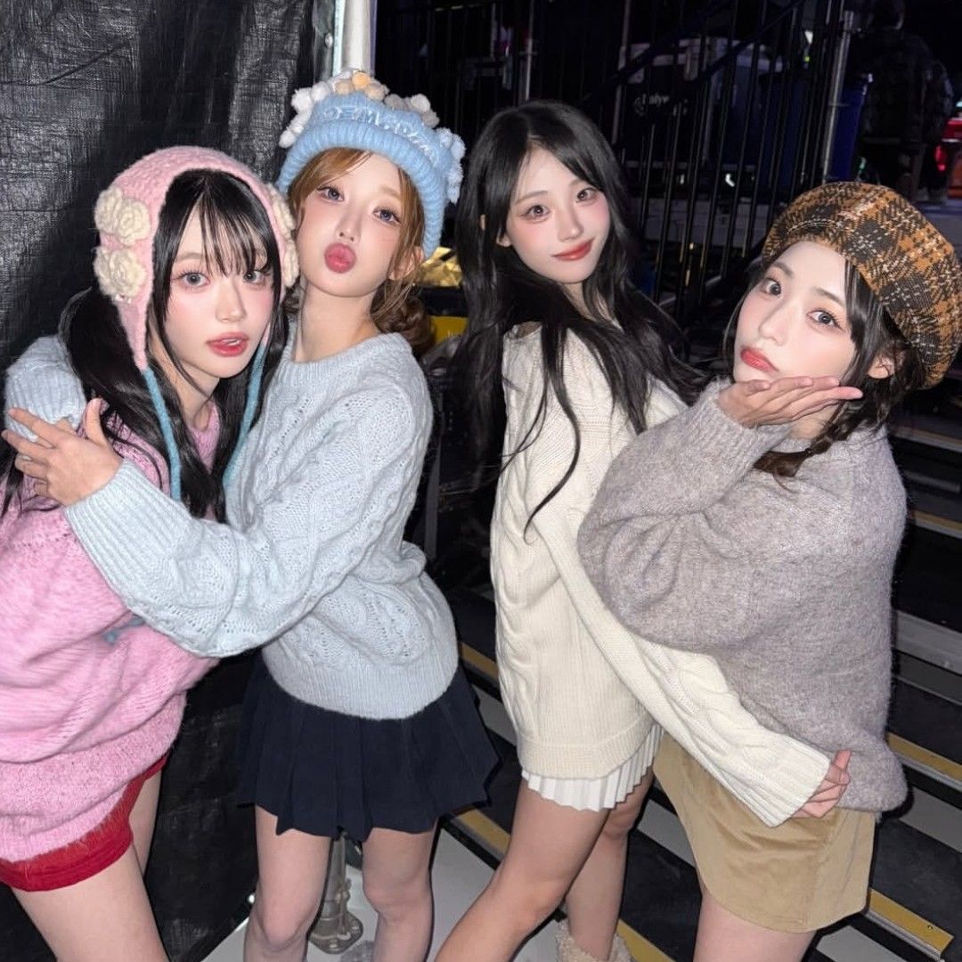 A moment captured by QWER's fan