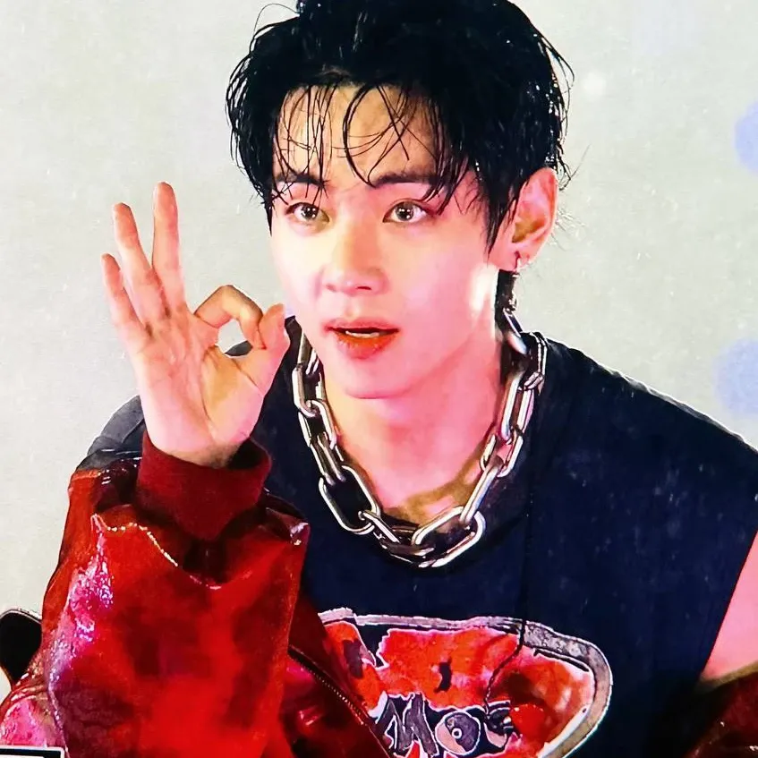 뷔 (방탄소년단) 최근 활동샷