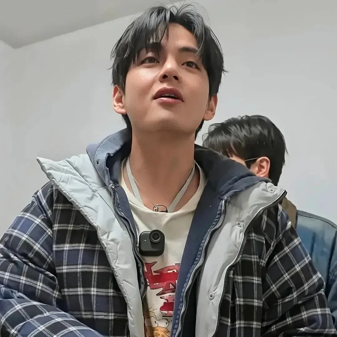 Foto aktivitas terbaru V (BTS)