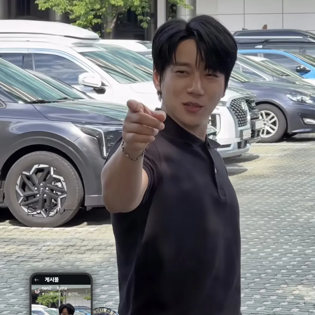 Latest photo of Hwang Chiyeol