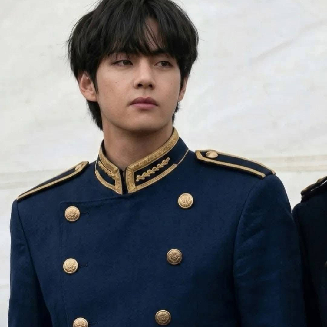 뷔 (방탄소년단)의 최신 사진