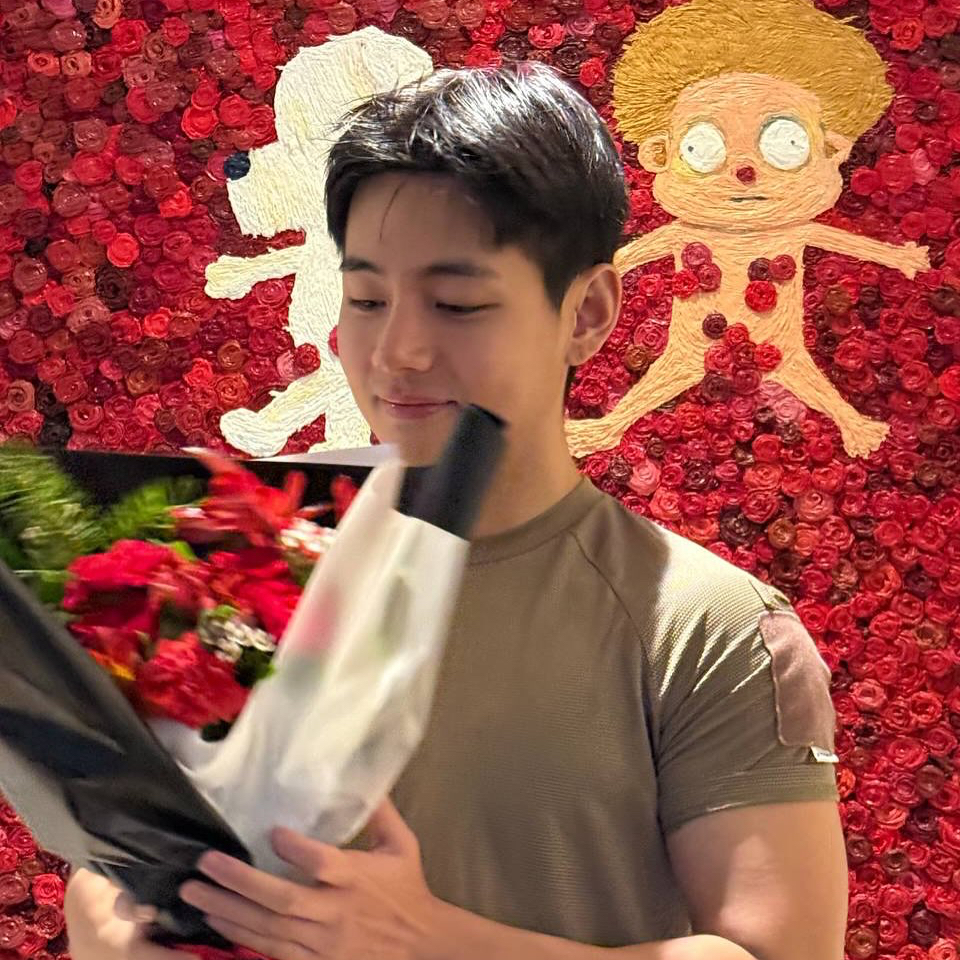 V (BTS)の舞台裏ショット