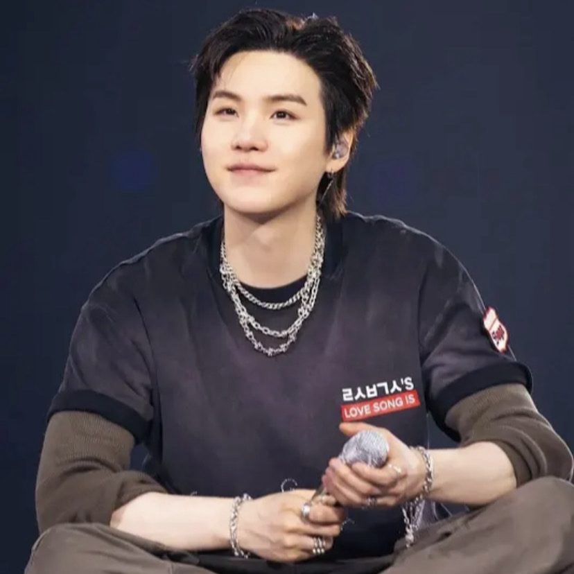 Foto aktivitas terbaru SUGA (BTS)