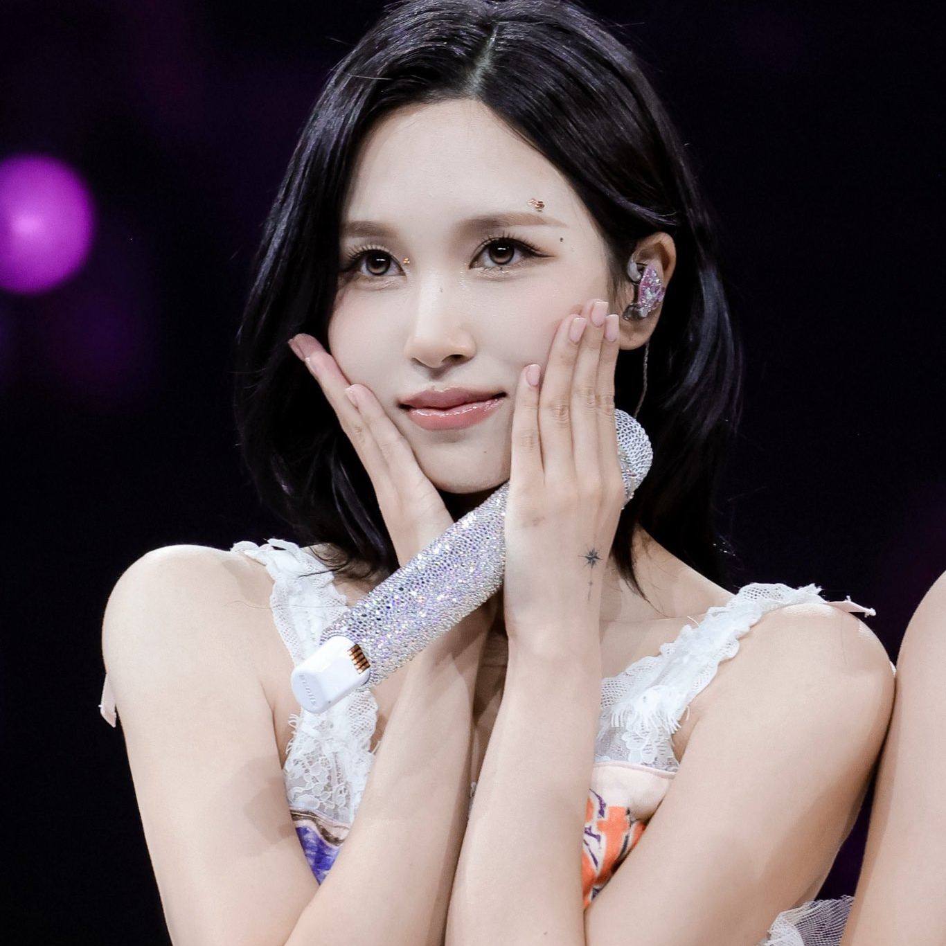 Momen yang diabadikan oleh penggemar Mina (TWICE)
