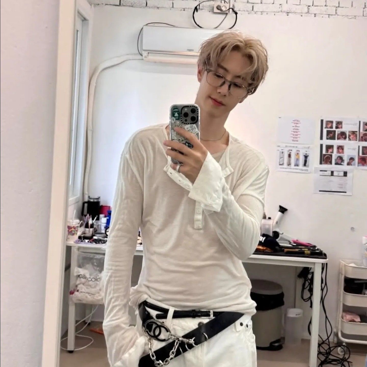 Behind-the-scenes cut of Mark (GOT7)