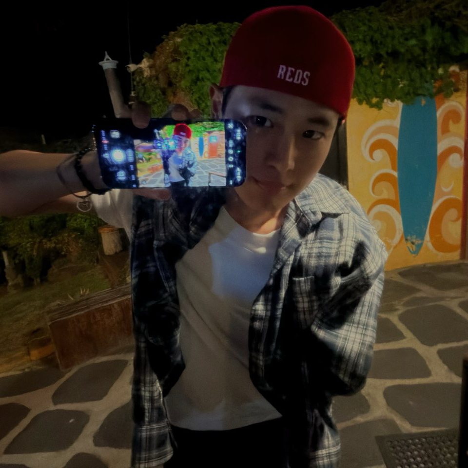 Behind-the-scenes cut of Choi Byungchan