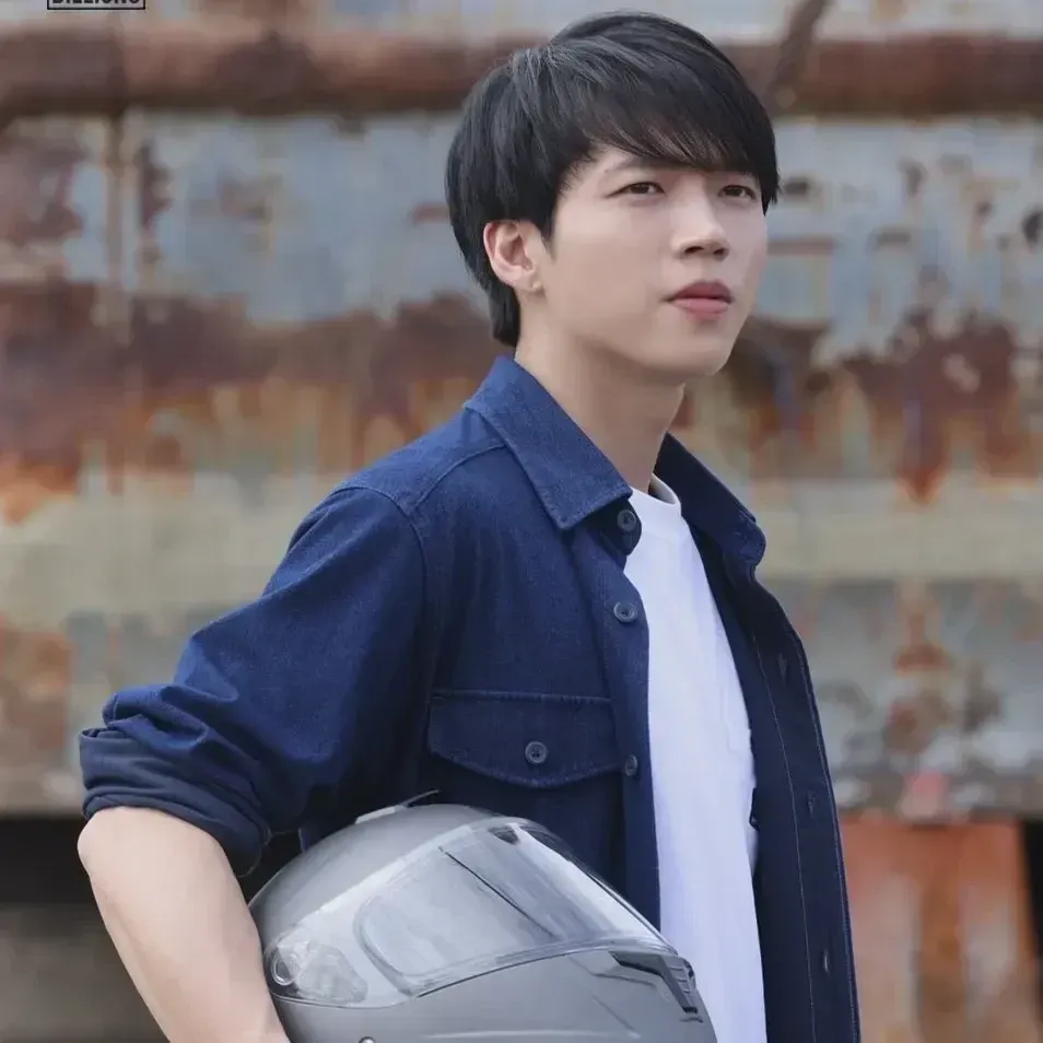 A moment captured by Woohyun (INFINITE)'s fan