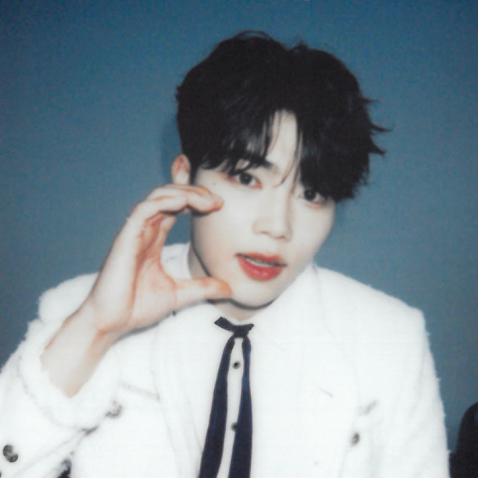 A moment captured by Park Gunwook (ZEROBASEONE)'s fan