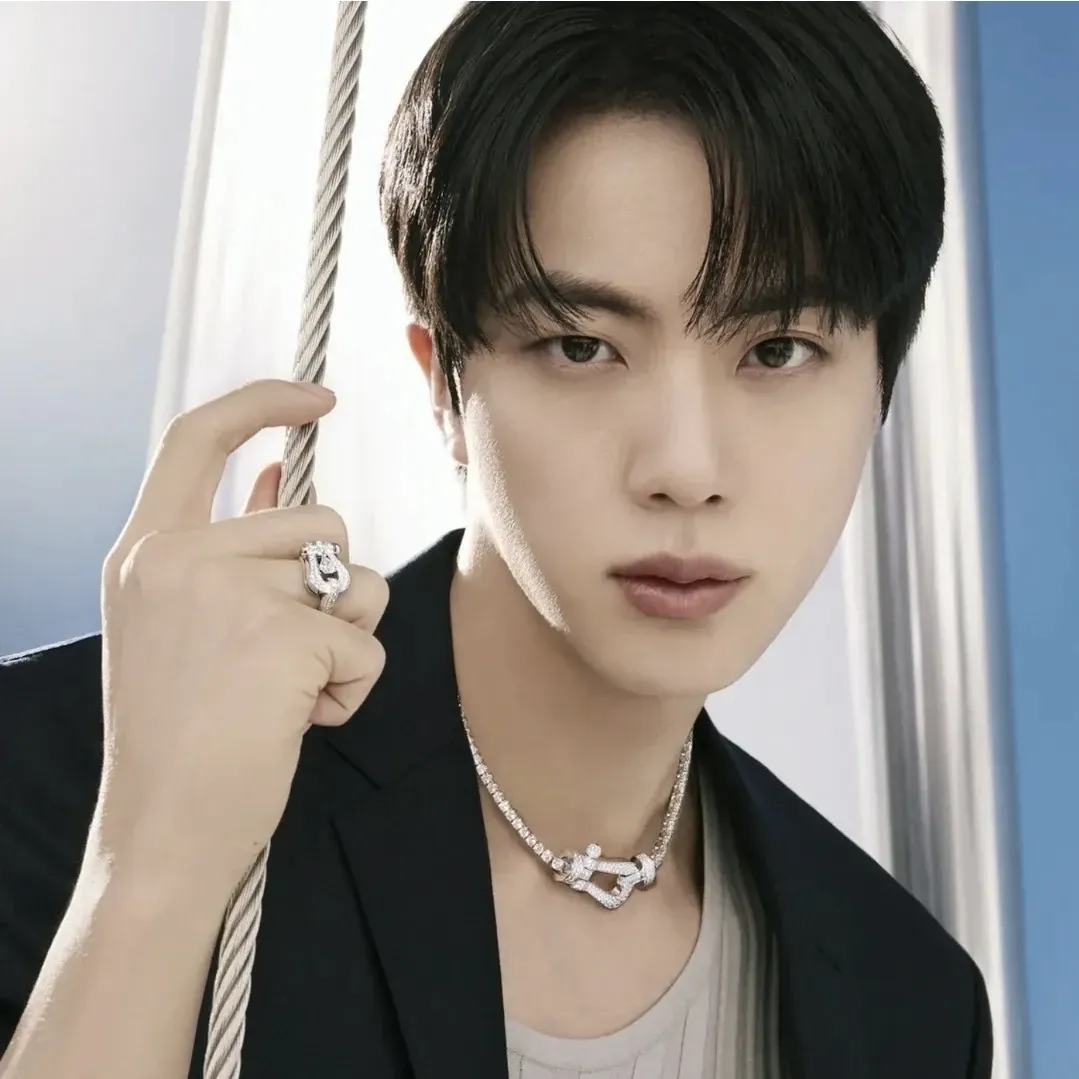 Foto aktivitas terbaru Jin (BTS)