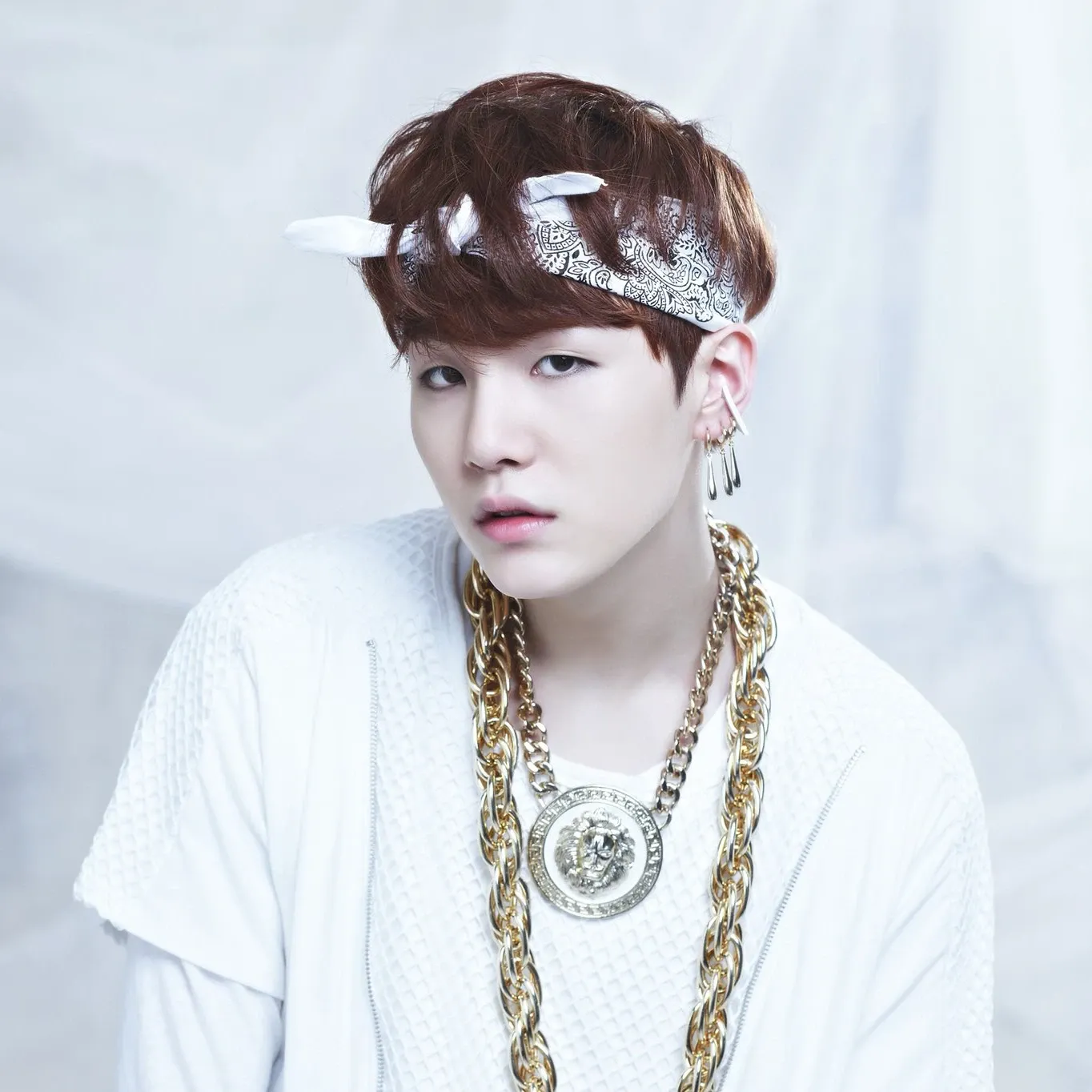 Behind-the-scenes cut of BTS