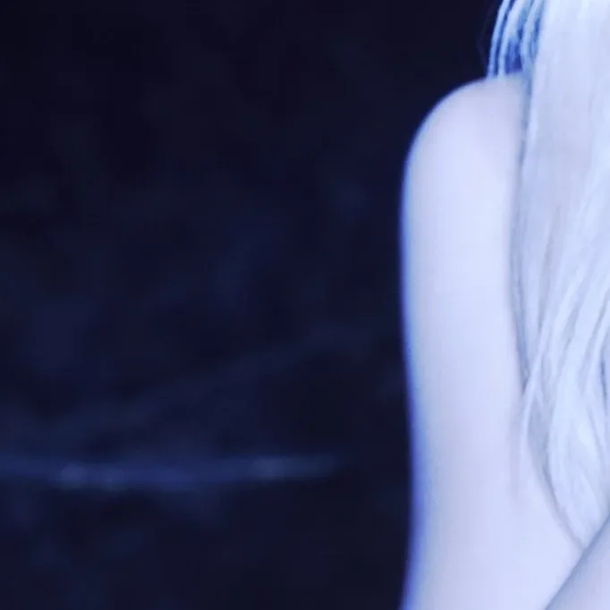 Behind-the-scenes cut of Ella (MEOVV)