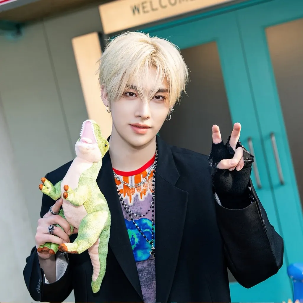 Behind-the-scenes cut of Ricky (AND2BLE)