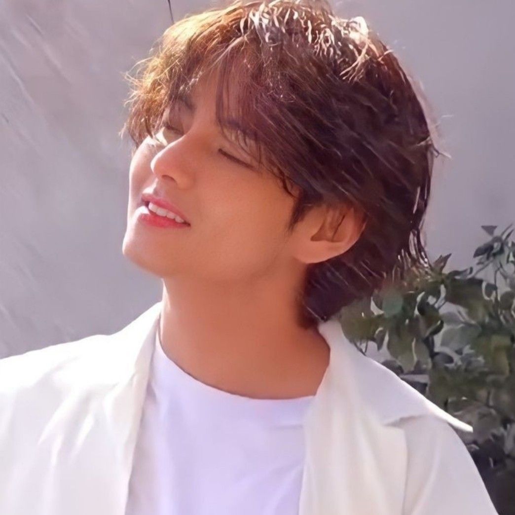 Latest photo of V (BTS)
