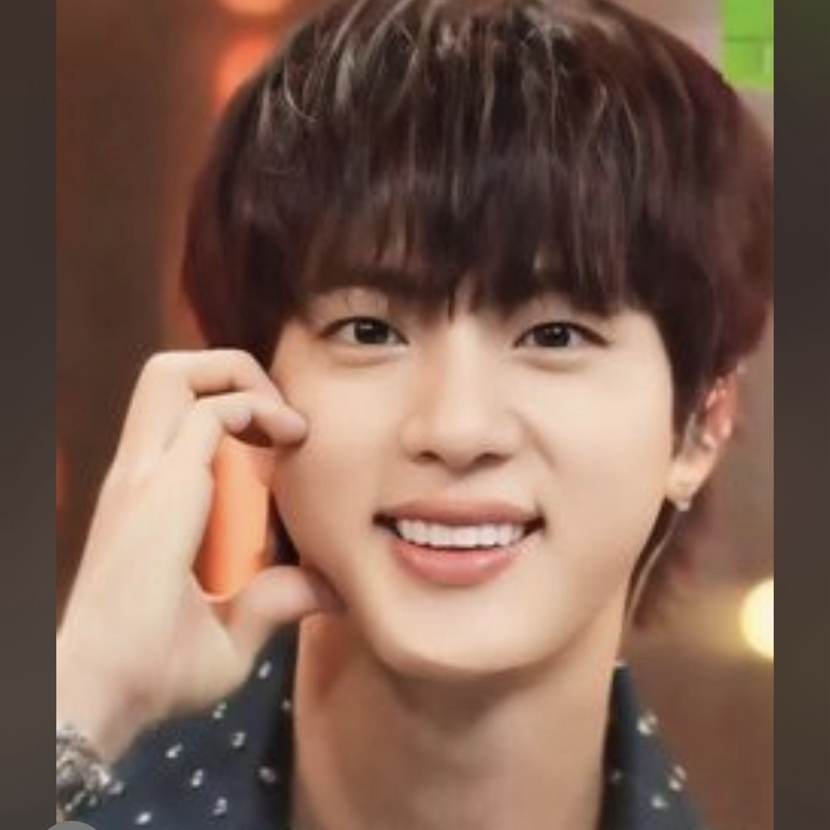 Momen yang diabadikan oleh penggemar Jin (BTS)