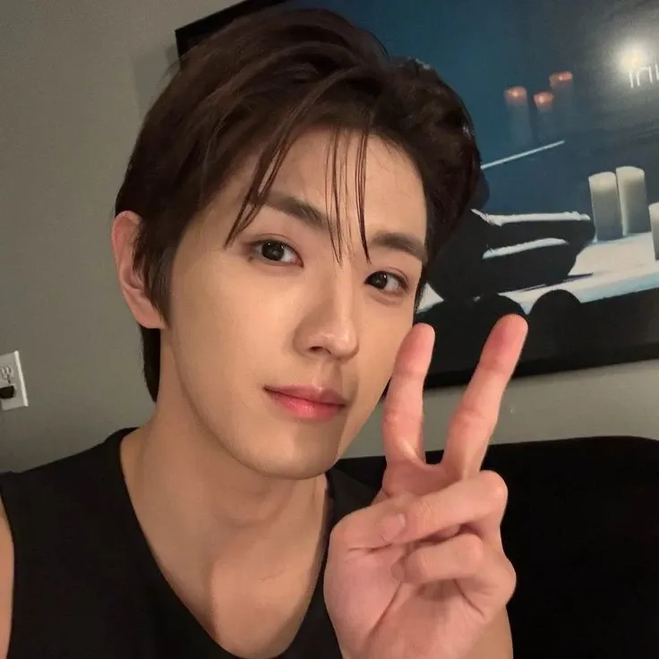 Recent activity shot of Yonghee (CIX)