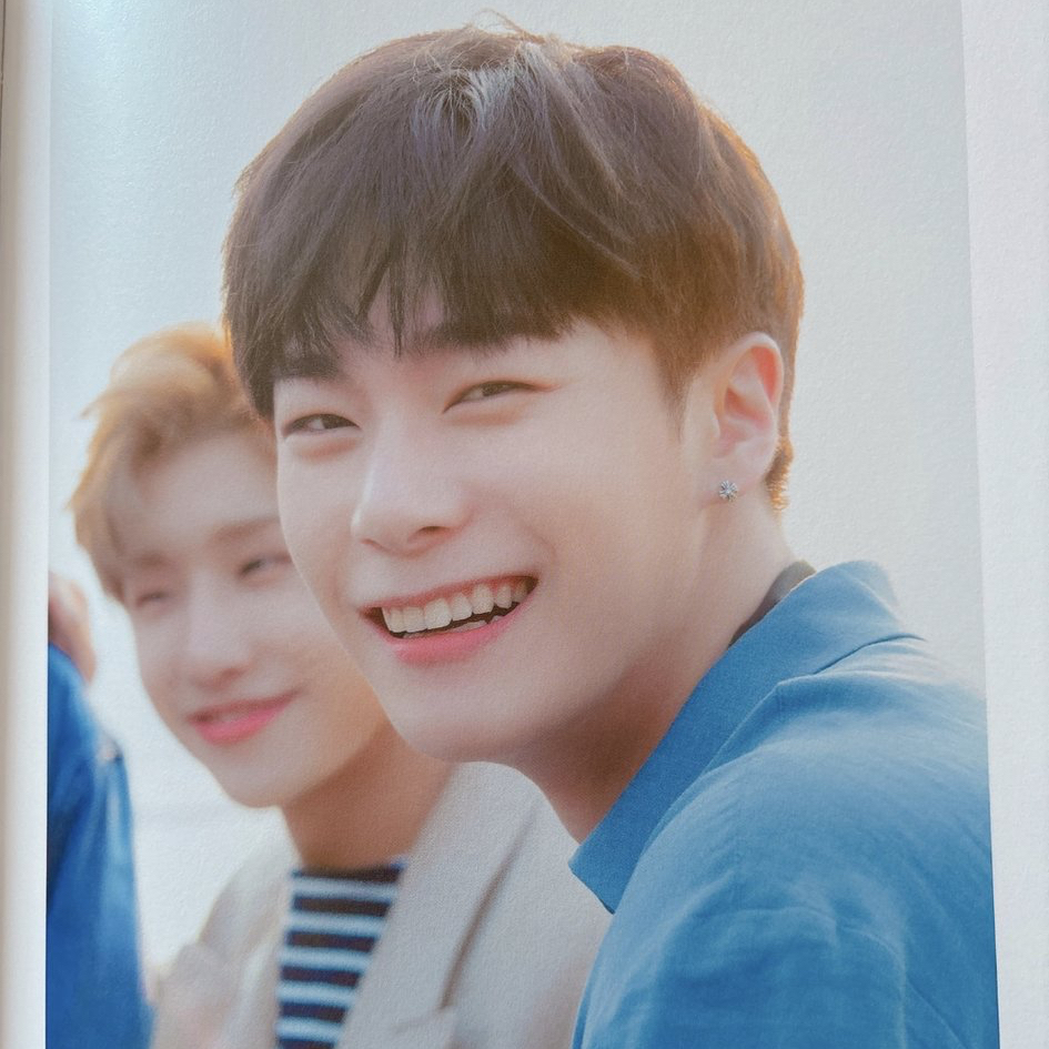 아스트로의 최신 사진