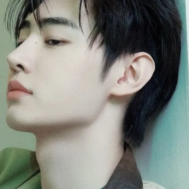Latest photo of Sunghoon (ENHYPEN)