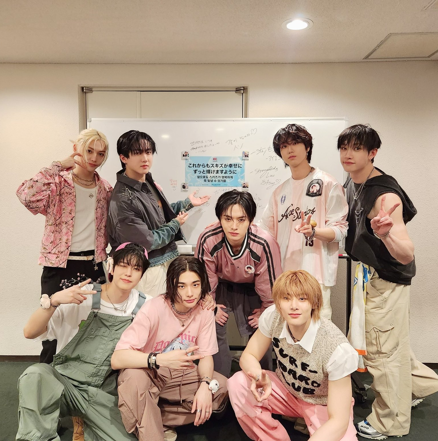 Behind-the-scenes cut of Stray Kids