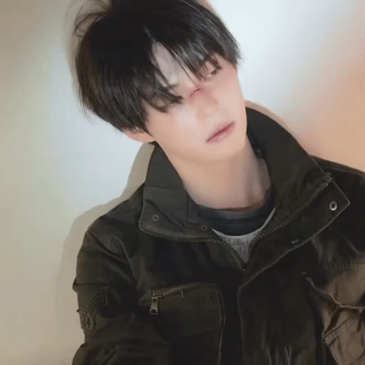 Recent activity shot of Sung Hanbin (ZEROBASEONE)